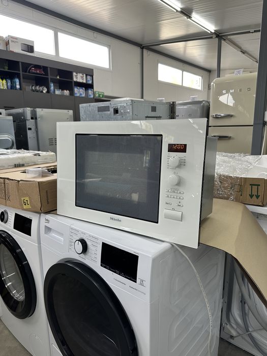 Вбудована мікрохвильова піч Miele M 8161-2