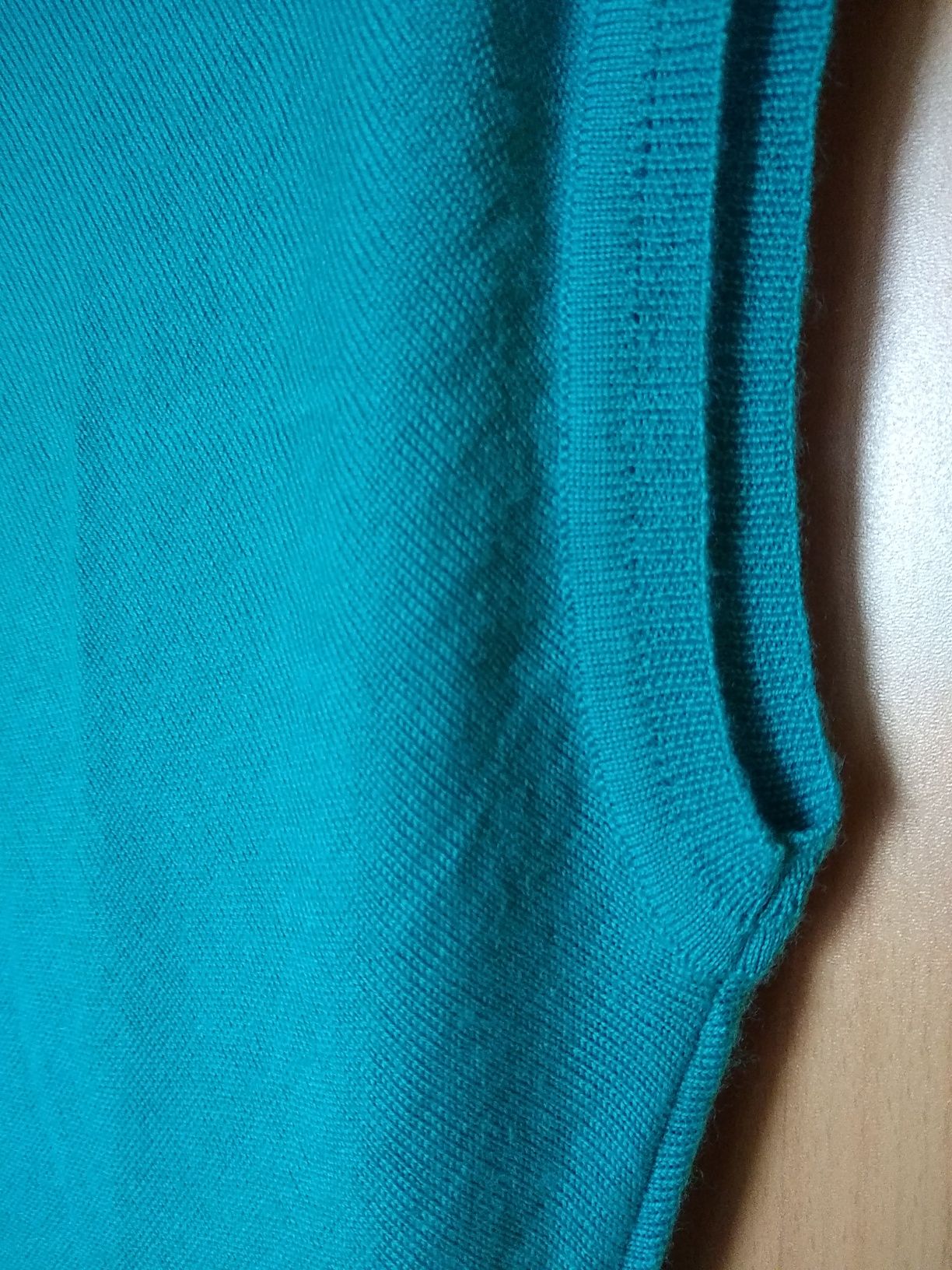 Super delikatna damska asymetryczna luźna sweterek/bluzka, 47% Merino
