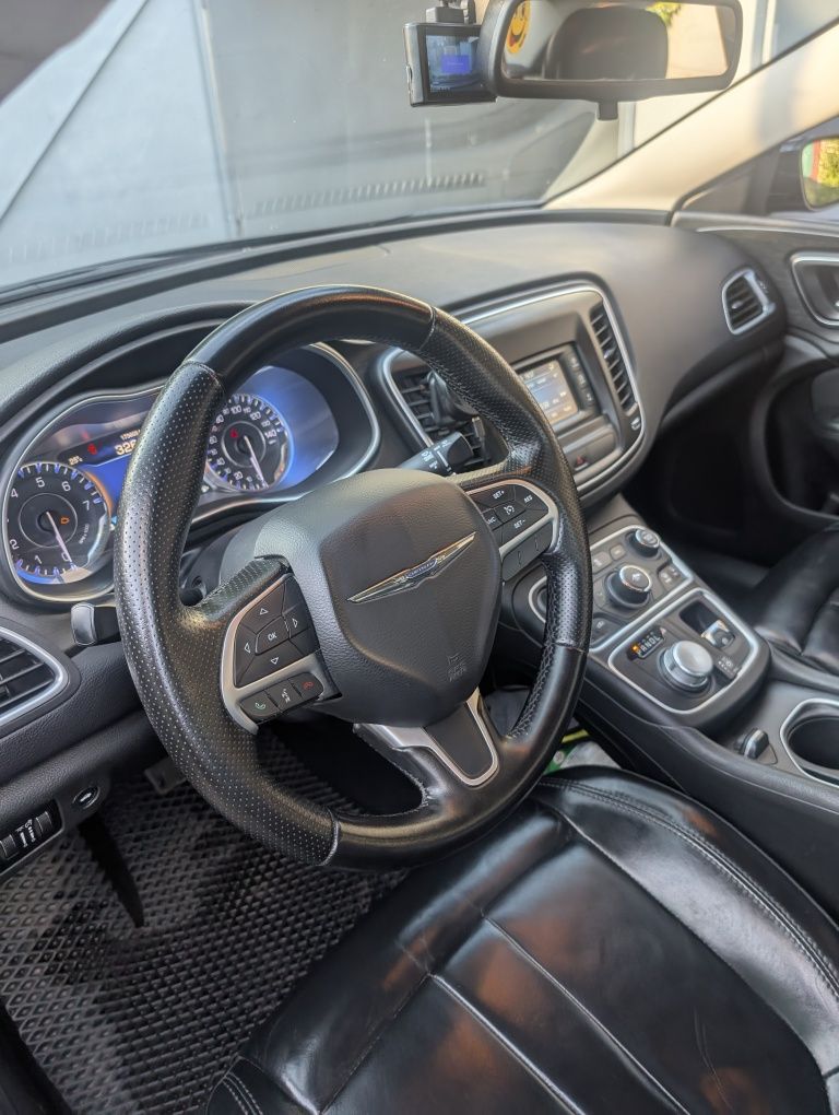 Авто Chrysler 200