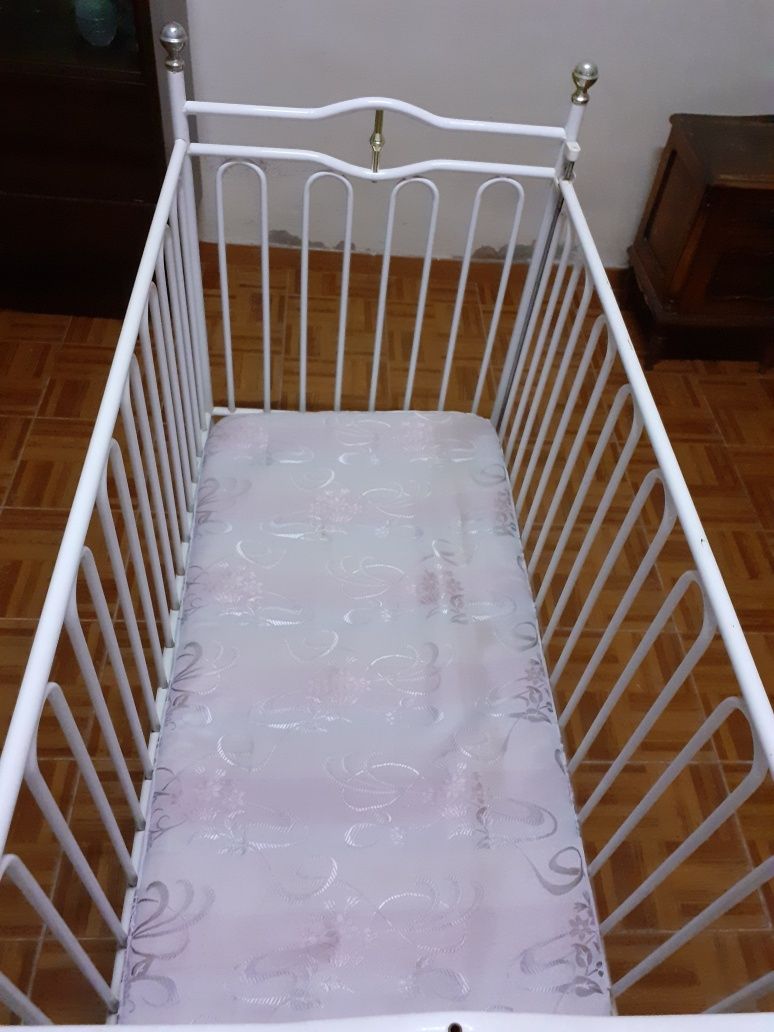 Cama de ferro para bebé