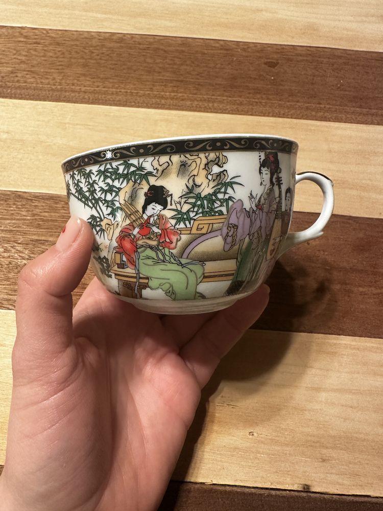 Chińska porcelana filiżanka i talerzyk motyw chin gejsza
