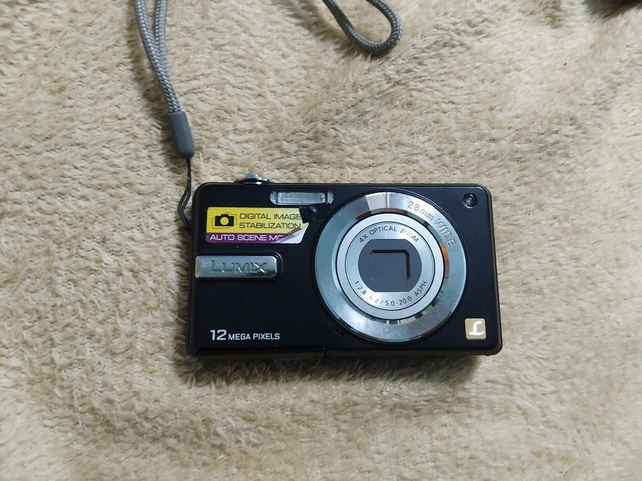 Фотоапарат Lumix 12 mega poxels