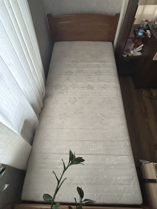 Односпальне ліжко з матрасом 80х200