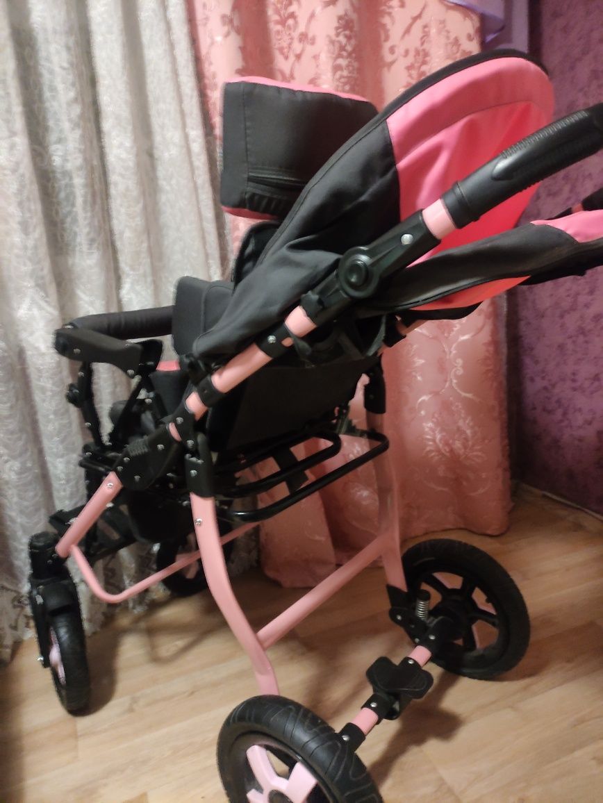 Дитяча інвалідна коляска