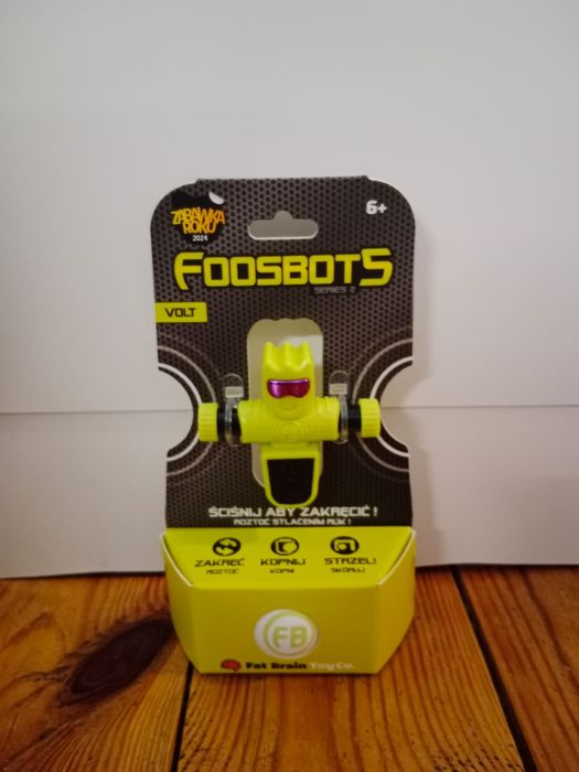 Piłkarzyki z piłką.