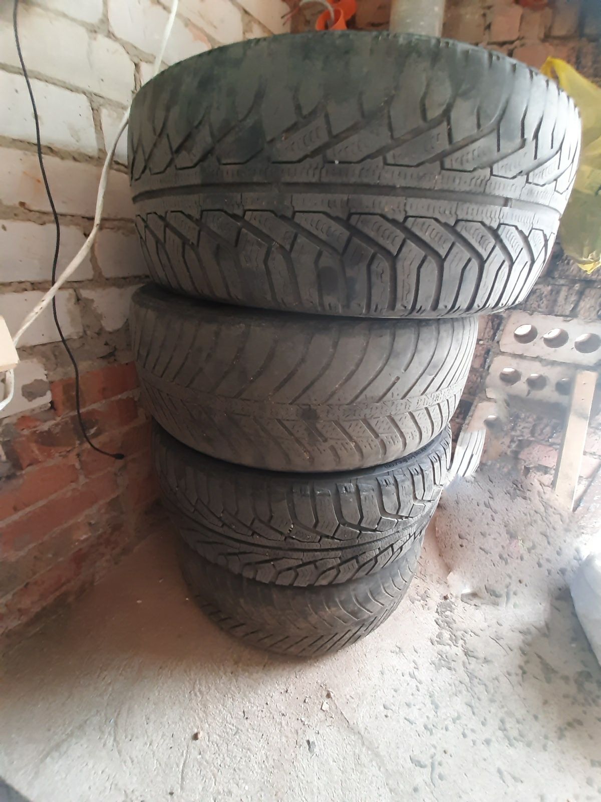 Шини  колесо  запаска 225/50 R 17