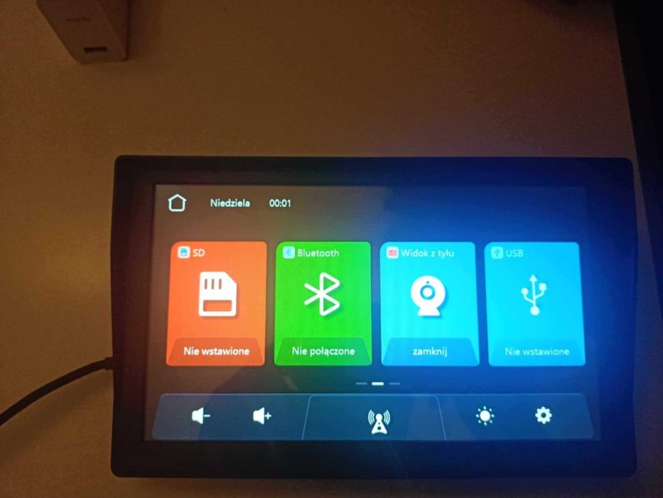 9-calowy Przenośny Bezprzewodowy zestaw stereo carplay 64 GB kamera