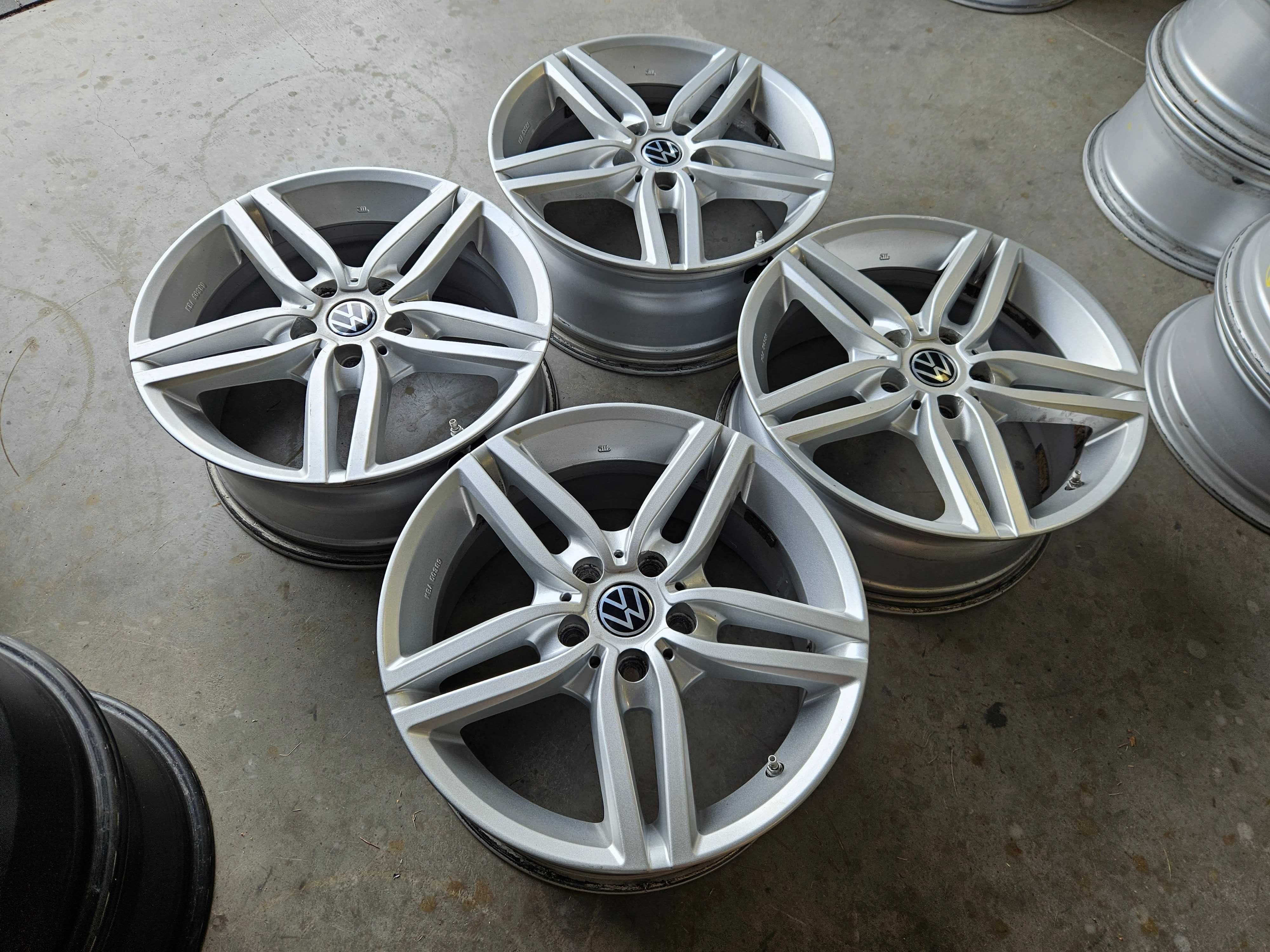Alufelgi 17" VW Passat B6 B7 B8 CC Golf VII Caddy Jetta Touran 5x112