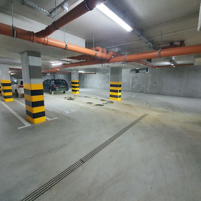 Wynajmę miejsce postojowe  w hali garażowej Sielawy 23