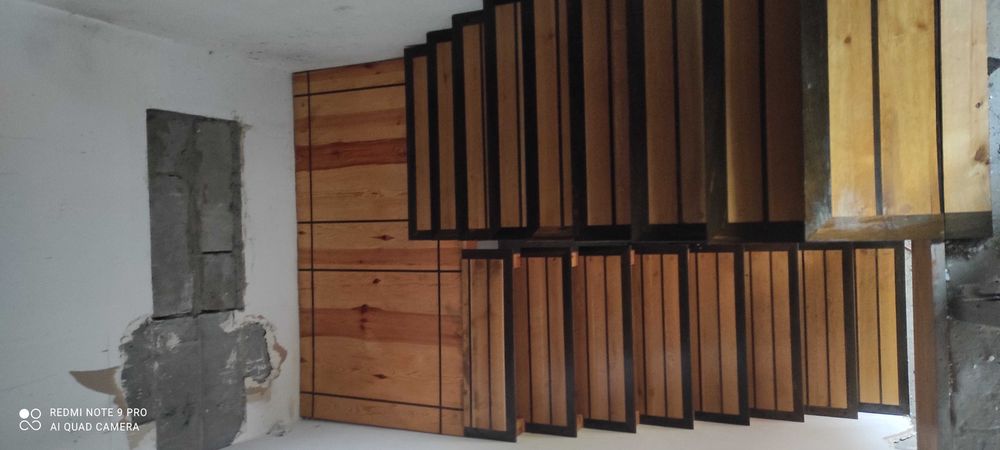 Schody dębowe na sosnowej podbudowie