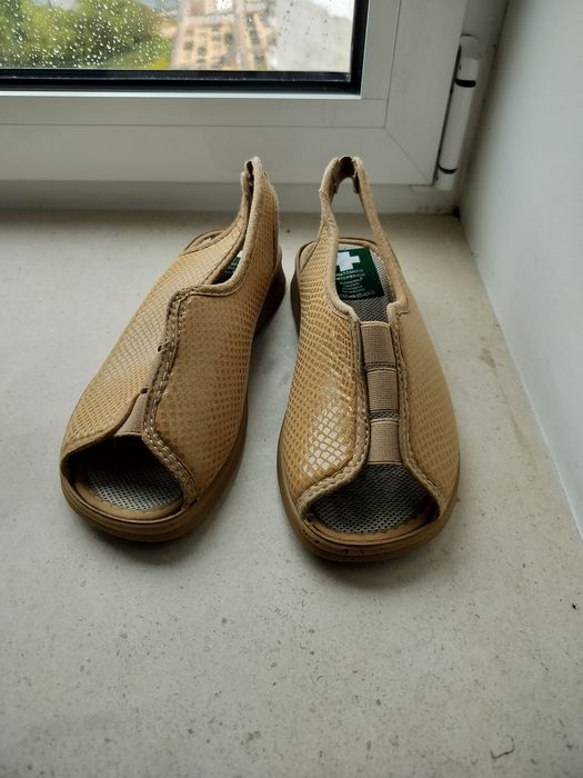 Vendo sandálias ortopédicas