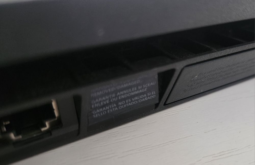 PS4 500gb, pad, kable, gry