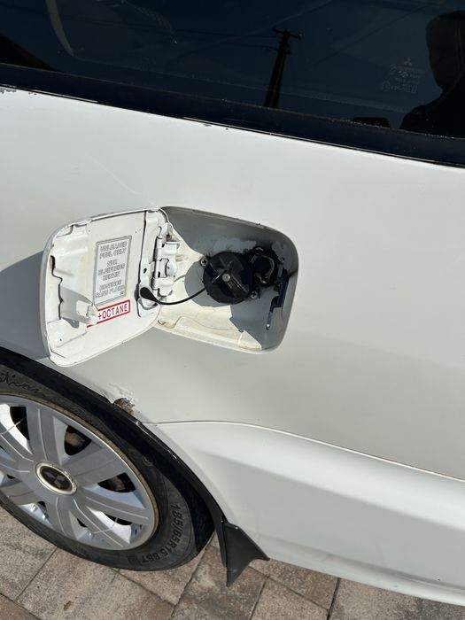 Ціну знижено! Продається надійний сімейний автомобіль Мітсубісі Ланцер