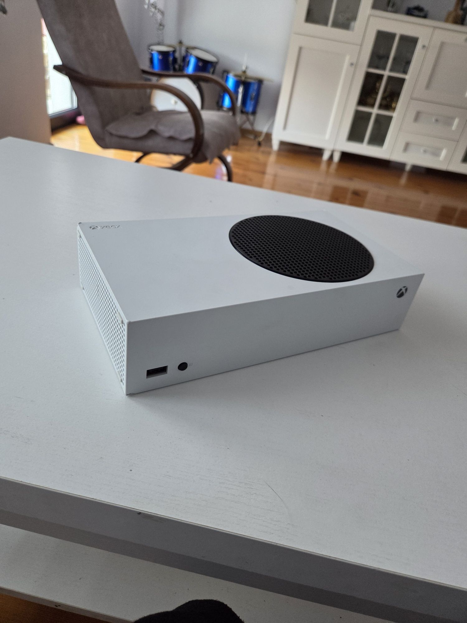 X box series s   .