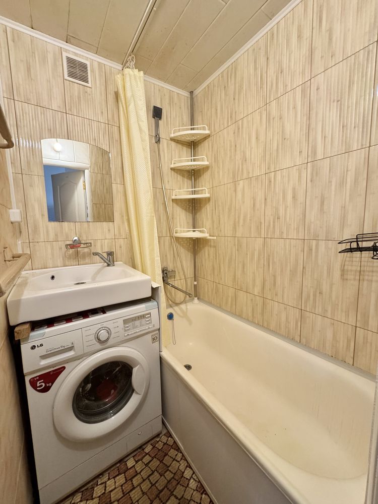 продам 3-ю квартиру ул. Амосова