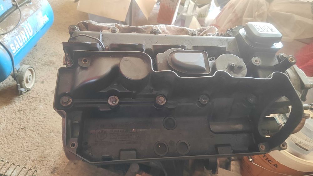 CABEÇA do MOTOR com tampa das válvulas BMW E46 320D (original)