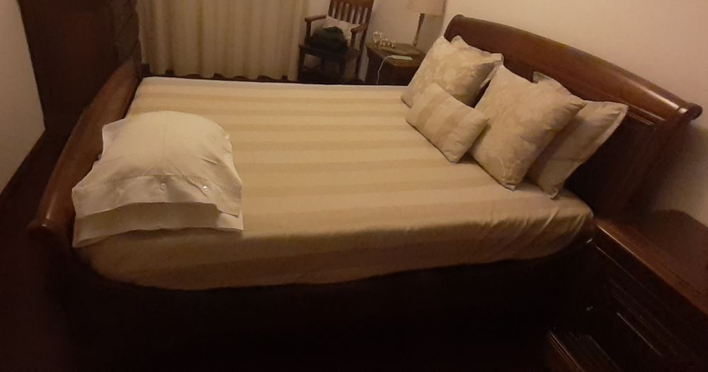 Vendo cama casal - como nova