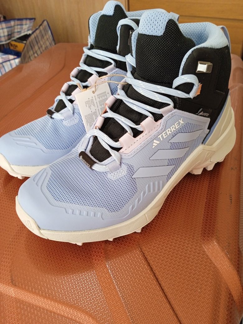 Кросівки Adidas Terrex - 38,5 розмір. Gore-Tex