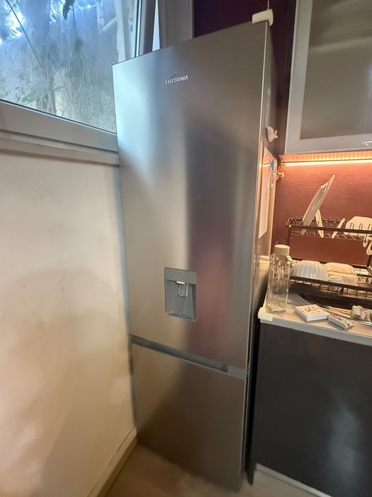 Frigorifico como novo com pequeno dano