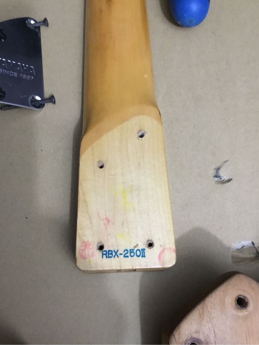 Baixo 4 cordas Yamaha Rbx250 2 korea por terminar