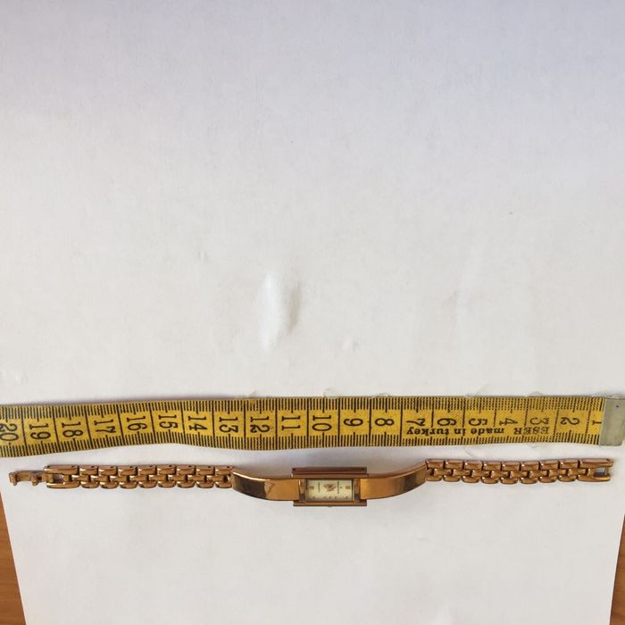 Продам женские часы Romanson