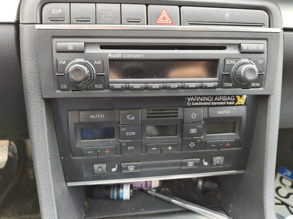 Audi A4 B6 zderzak maska lampa pas przedni