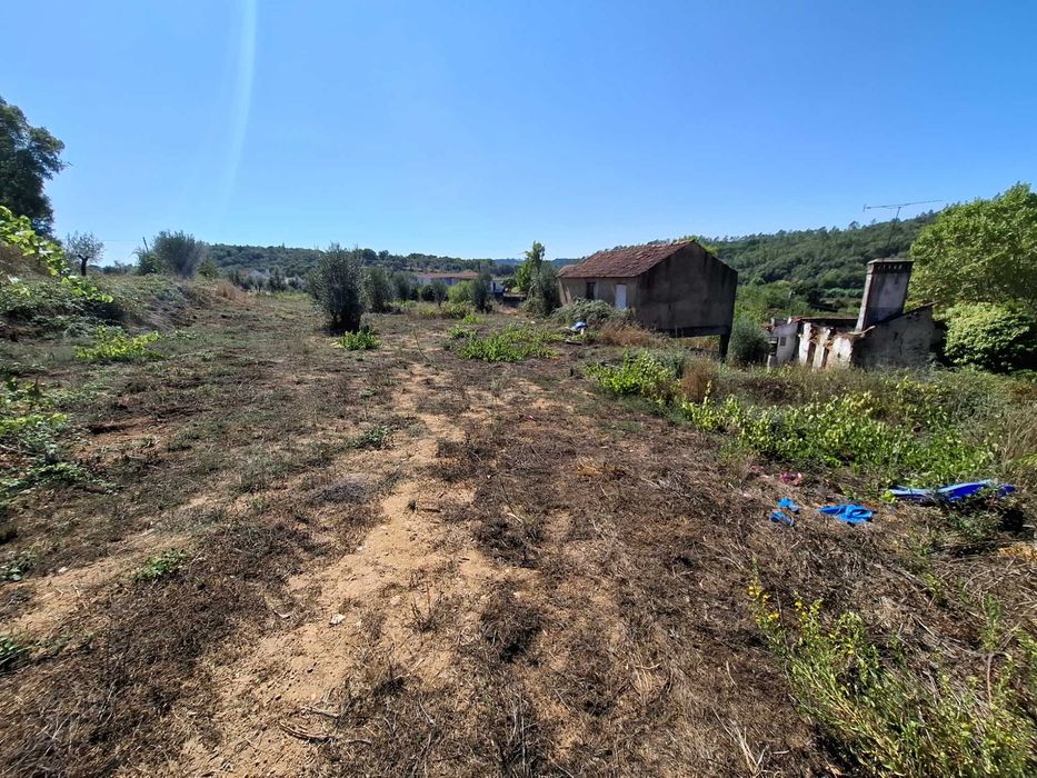 Quinta urbana (520m2) e rustica (26970m2) em Ceras / Tomar