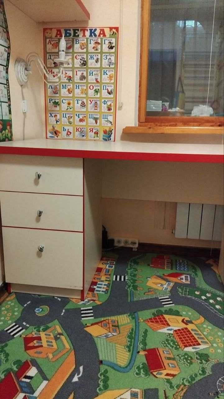 Стол письменный для школьника