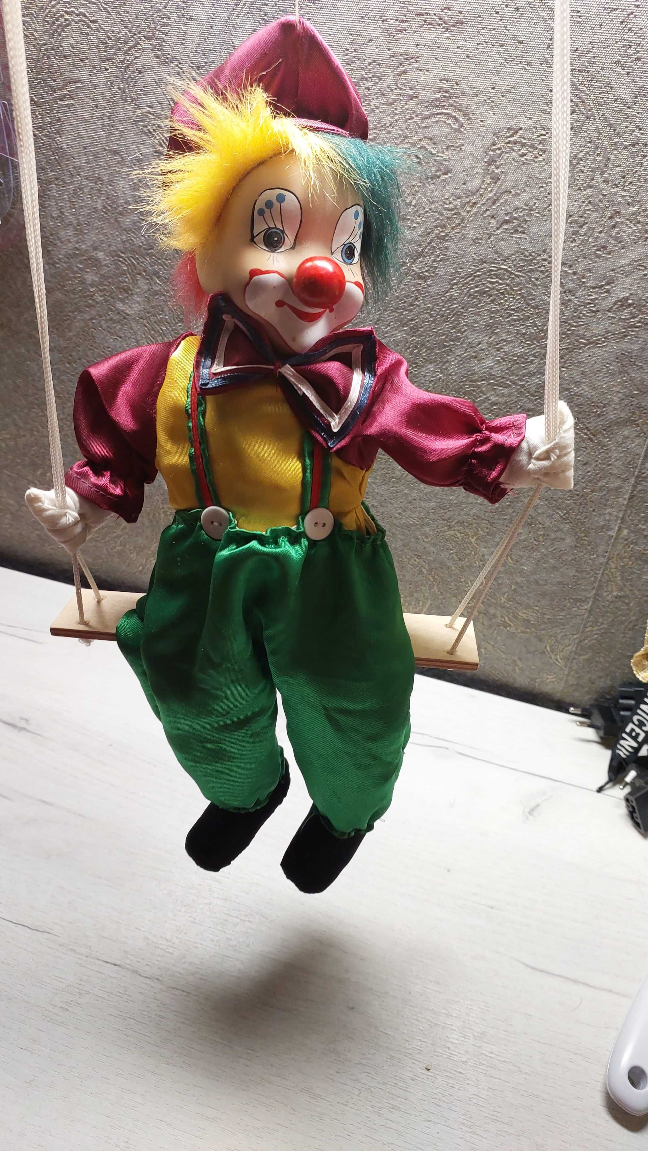 Продам коллекционных клоунов