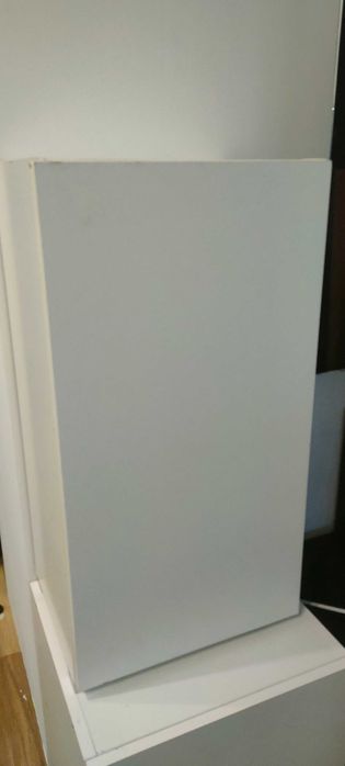 Regał półka biała na niskich nóżkach  półka zamykana Przymorze Gdańsk