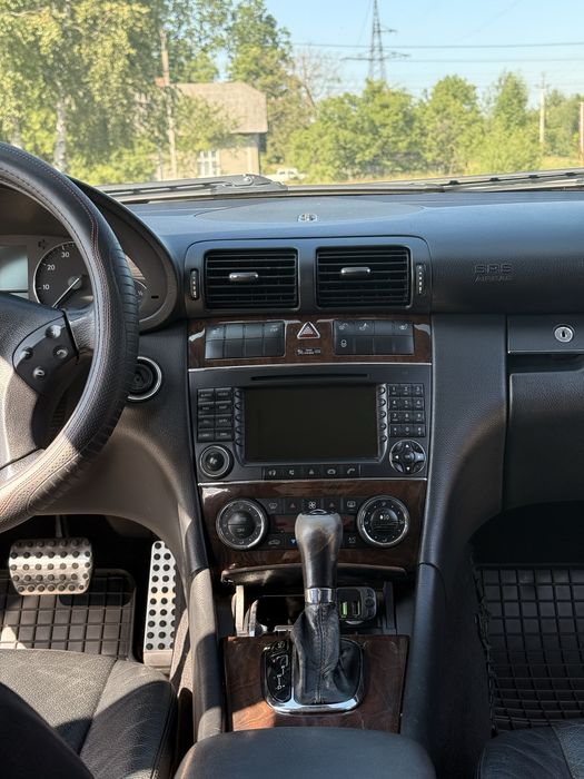 Mercedes C200 в гарному стані з 2005 року