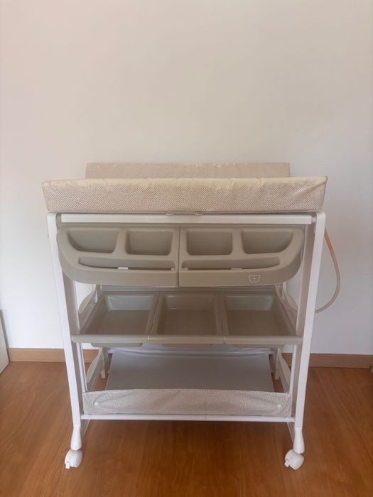 Banheira de bebe + trocador de fraldas