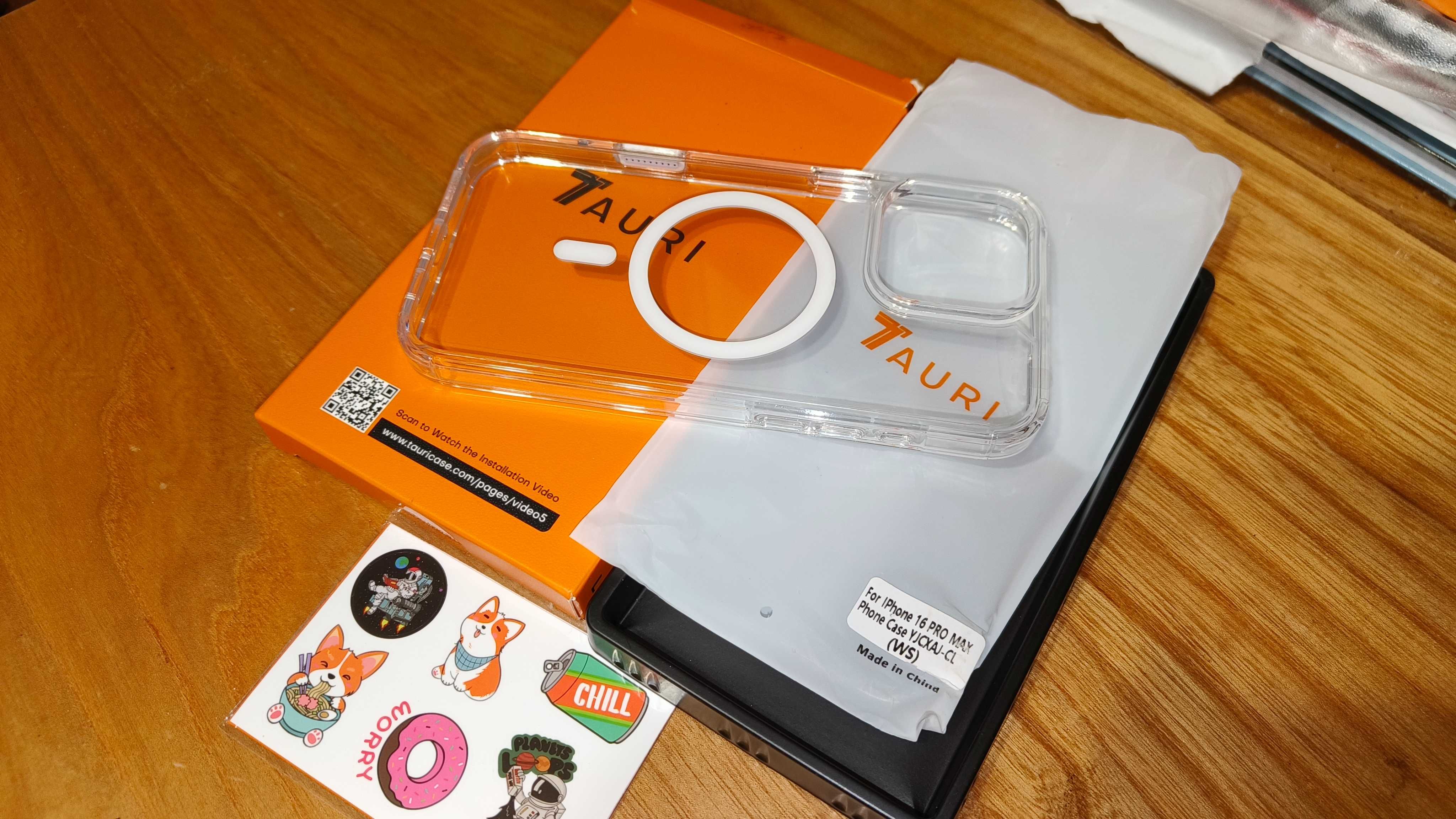 Etui TAURI do iPhone 16 pro max jak nowe