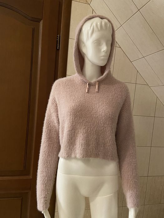 Sweter z kapturem