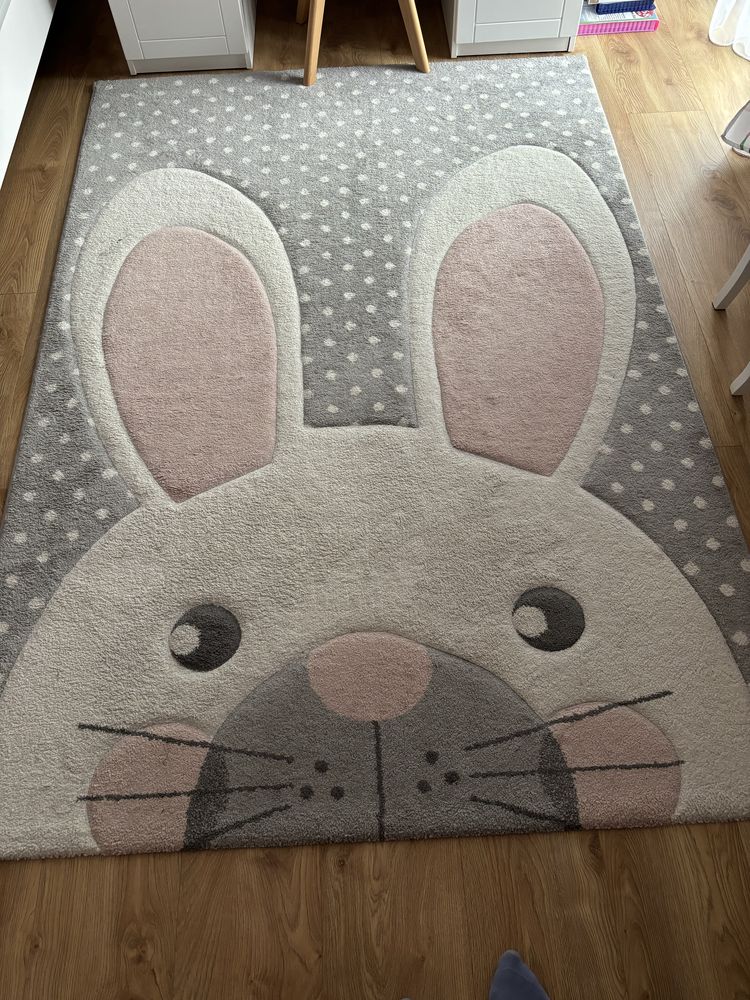 dywan piękny duży dziewczęcy-  królik  -