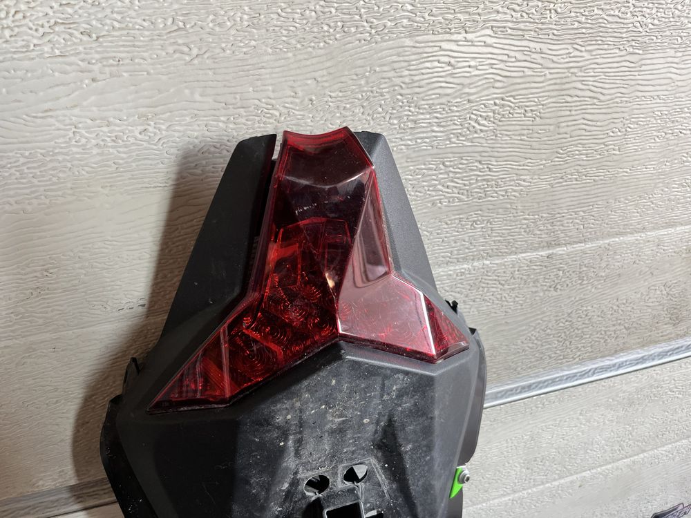 Ogon zadupek nadkole lampa tył kawasaki ninja 400 125