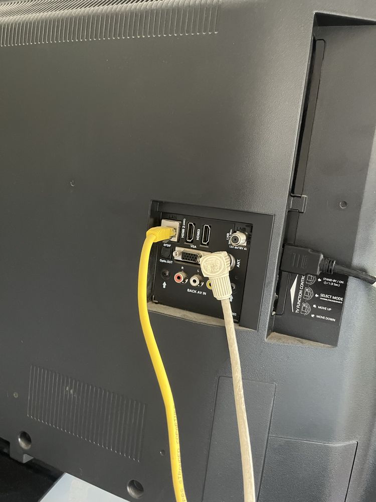 HITACHI SmartTV 50” (polegadas) (como nova e com pouco uso)