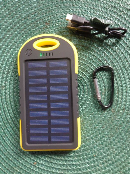 Powerbank solarny z latarką 5000 mAh - nieużywany