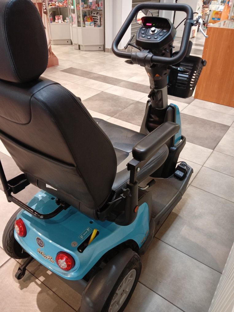 Skuter elektryczny dla seniora . Skuter inwalidzki akumulatorowy