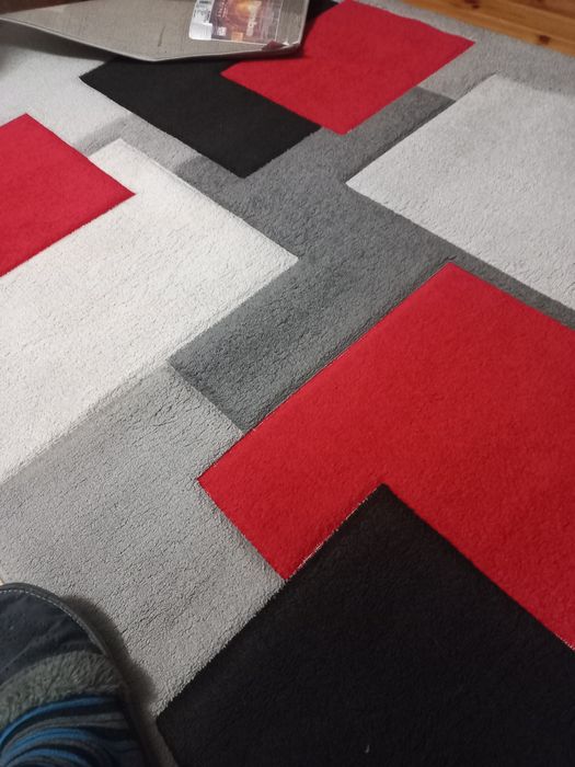 Dwa dywany w różnych rozmiarach