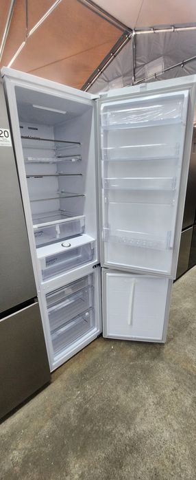 JANKI, ul. WSPÓLNA 6 Lodówka Samsung 2m biała