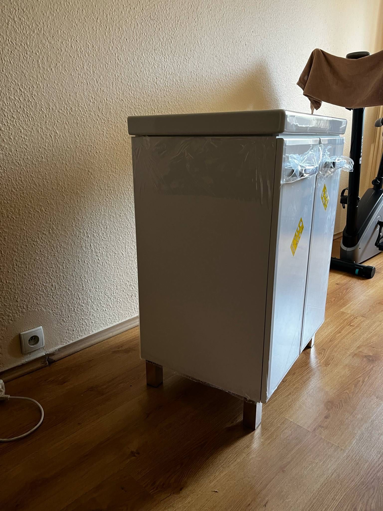 Szafka z umywalka