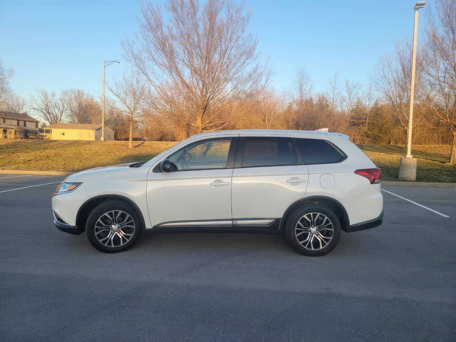 2017 Mitsubishi Outlander ES