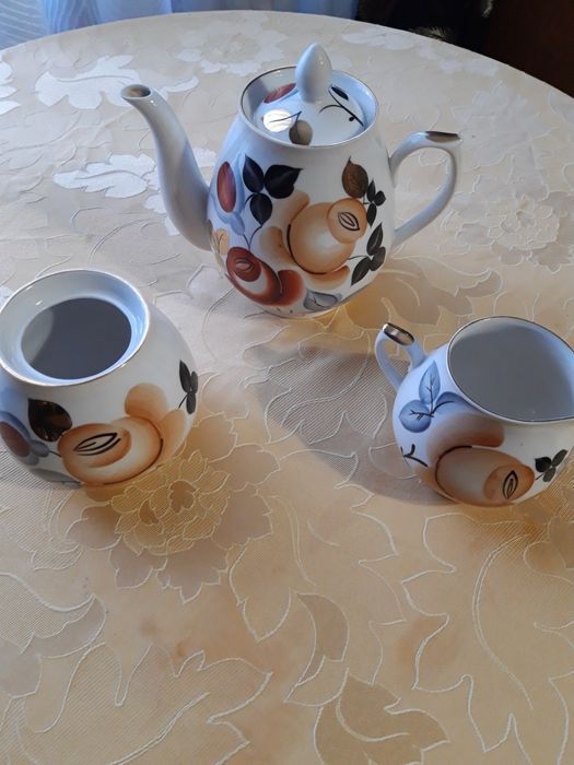 Частина чайного сервізу