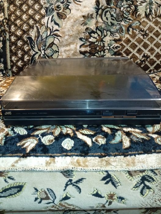 Проигрователь виниловых пластинок JVC