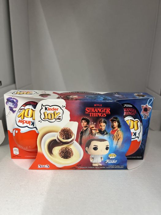 Кіндери 3 шт в упаковці. « Очень странные дела».