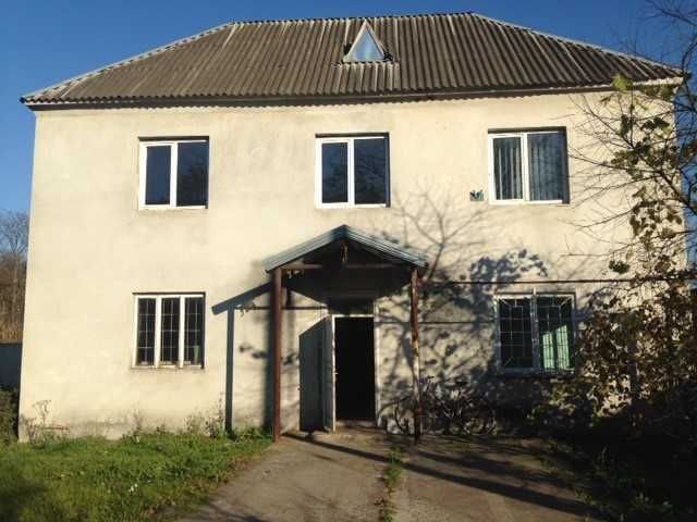 Продаж комерційної нерухомості (2 будівлі+територія)