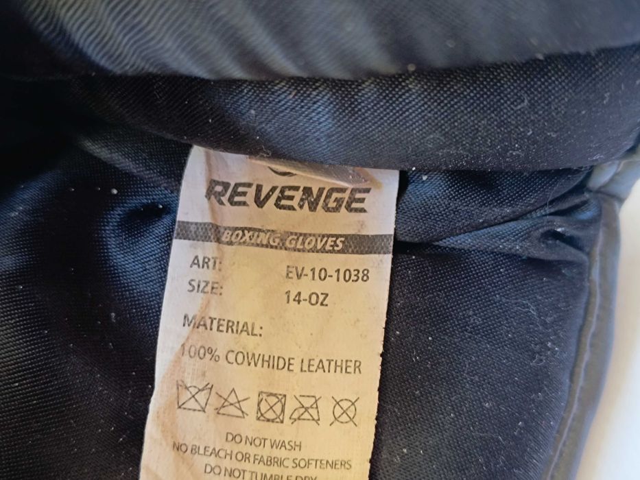 Боксерские перчатки Revenge 14 oz кожа + шлем Powerplay, бинты Fairtex