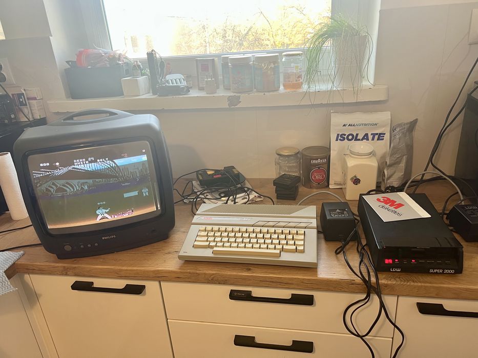 Atari 65XE z pudelkiem, stacja LDW Super 2000, magnetofon CA12