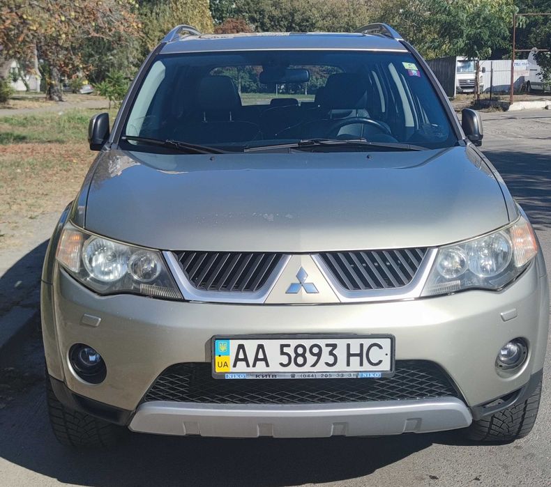 Mitsubishi Outlander XL